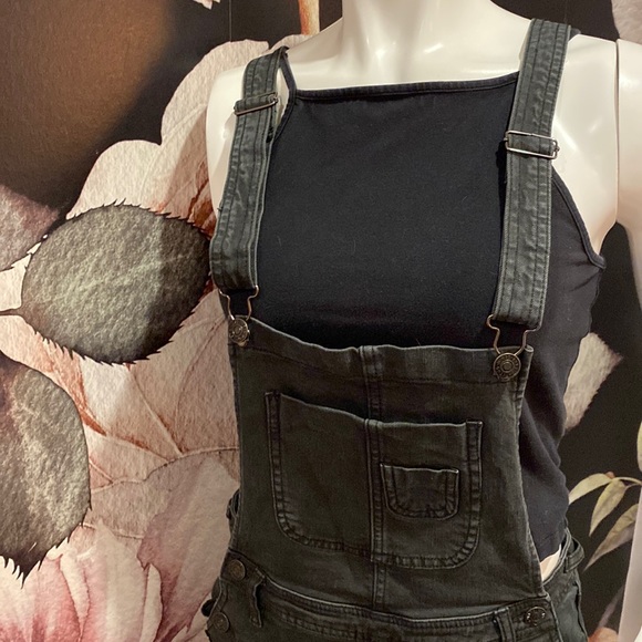 Jean Shorts overalls ( Womens or Girls ) - Picture 3 of 4